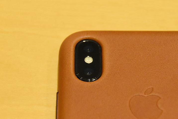 J̌́AяoiPhone X̃Jɂ҂ƃn}