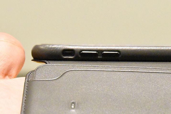 {^Jo[AuiPhone XU[P[XvƓdl̗p