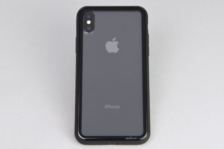 iPhone XƃSKX̊Ԃ1mm̌Ԃ݂ĂAƌɂ݂oɂB܂ASKX͓