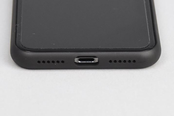 ̍͂ƎvApŎgP[X̃Xs[J[̌AiPhone X̃Xs[J[̌̈ʒuƏĂ