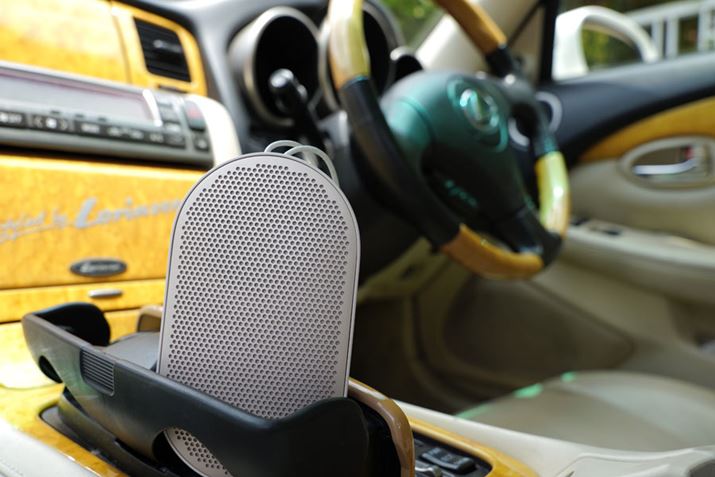 RpNgȃfIŁAhNz_[ɐݒuƕ֗BݒuărroĂ܂Ƃ́AhNz_[ƃXs[J[̊ԂɃnh^IȂǂŗ\h悤B̂قAXgbvtŃV[gɂԂ牺鐻iȂ񂩂悢