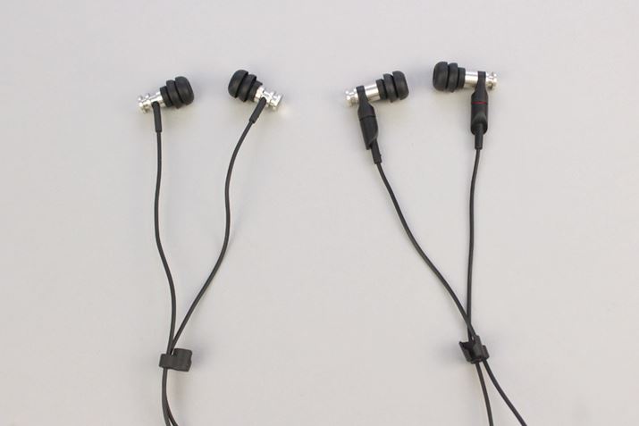 x[Xf́uEPH-100vijƕׂĂ݂ƁA{IȃfUCȂǂ͋ʂĂ̂킩