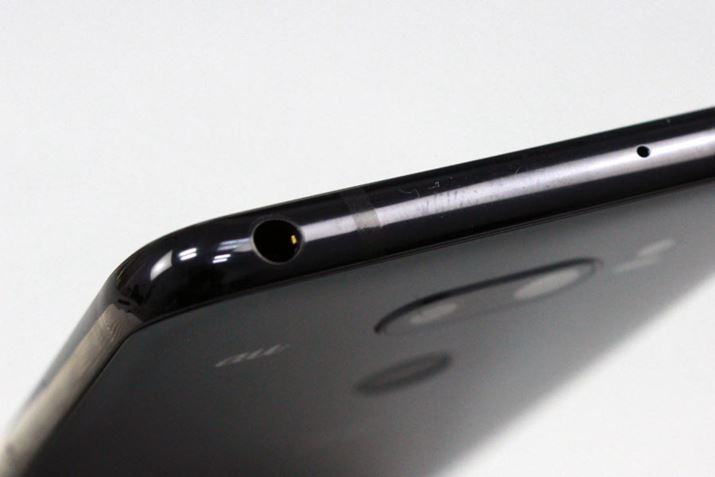 �w�b�h�z���[�q�͏㑤�ʂɔz�u�����B�n�C���]�����Ή���