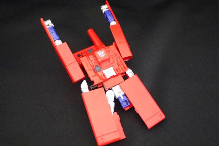 �{�̉������X���C�h�����Ęr�Ƌr�����o���Ă����܂�