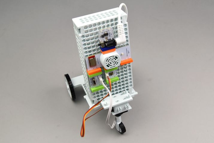 ʐ^̓x[VbNȃW[̑gݍ킹B̃ZbeBOł́AR2-D2WR̂悤ɑcł܂