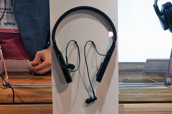 �I�[�f�B�I�e�N�j�J�uATH-DSR5BT�v�B���������C�����X�w�b�h�z���Ƃ��Ē��ڂ��W�߂������B���i��399�h��