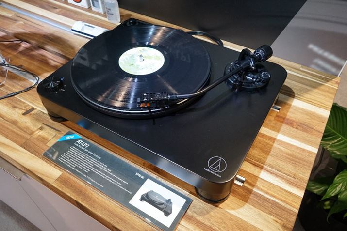 �I�[�f�B�I�e�N�j�J�̓^�[���e�[�u���̐V���f���uAT-LP7�v������I�B���i��799�h����