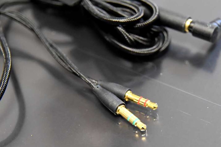 R[h́A݂ɂz̑fނgpĂAQ[̃vC܂Ȃ