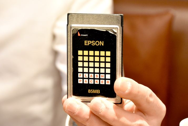 uHP200LXvɑ}ĎgpłAGv\̃tbVJ[huEPSON FLASH PACKER 85MBv