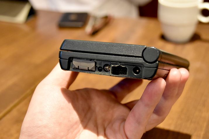 uHP200LXv̑ʂɂ́AԊO|[gVA|[gȂǂĂ