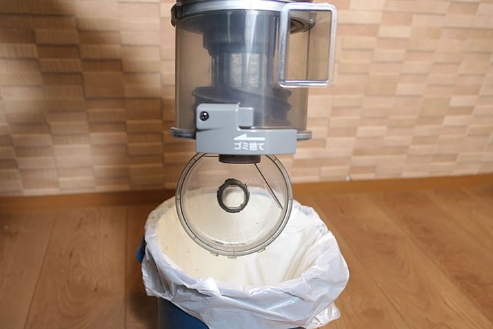 O_XgJbṽS~̂ă{^ƁApJbƊJĊȒPɃS~̂Ă܂