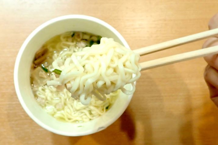 Xg[g˂̃ccH́AX̉[ɂȂ߂