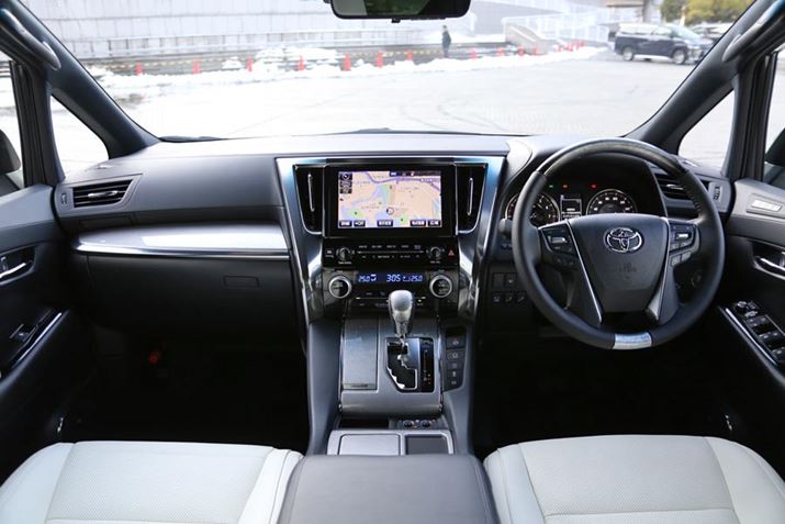 g^ V^uAt@[h Executive Lounge SṽCpl