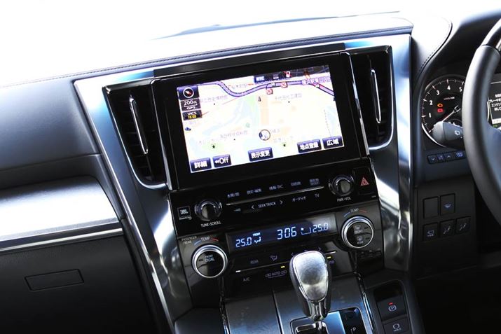 g^ V^uAt@[h Executive Lounge SṽCpl