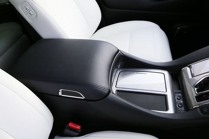 g^ V^uAt@[h Executive Lounge Sv́u^nCO[hR\[{bNXv