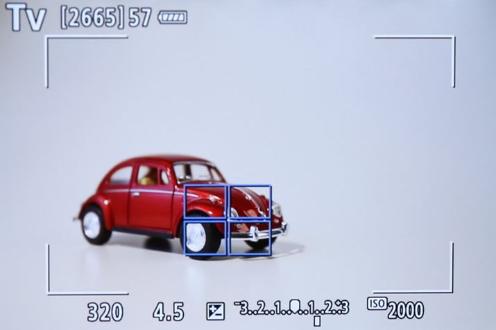 EOS 6D Mark II̓Cur[BełT[{AFł̒Ǐ]Aʂ\ɂȂBiō4.0R}/bj