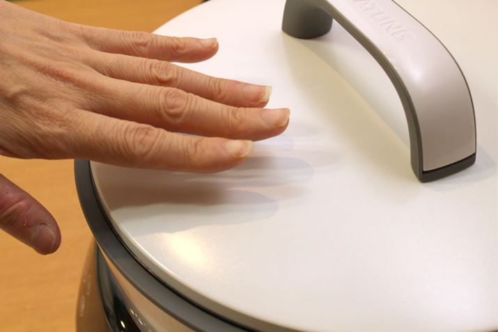 ���������q���񂪂���ƒ�ł́A�����t�^���g���̂̓L�b�`���̏�ł����ɂ���ȂǍH�v���K�v