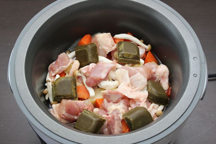 �؂�����؂�{���Ȃǂ̋�ނƁA�J���[���E�A�����C����[��ɃZ�b�g�B���O�ɋ�ނ��u�߂��Ԃ͂���܂���