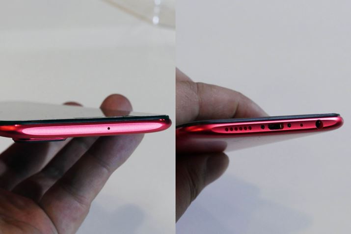 ʁiEjɂmicroUSB|[gƃCzWbN