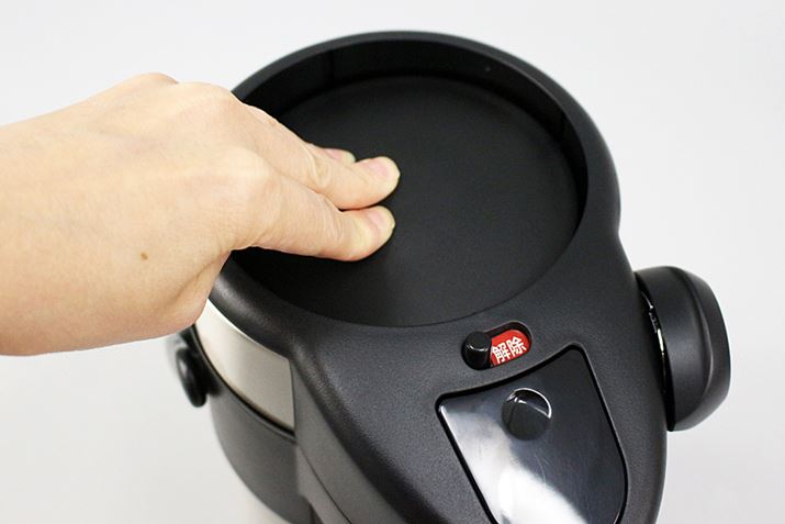 �Ȃ��A���b�N���ꂽ��Ԃł��|�b�g���̉t�̂͒������Ƃ��ł��܂�