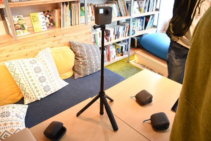 �uFusion Grip�v�̖��[�͎O�r�ɂȂ��Ă���A��_�J�����Ƃ��ĎB�e�����₷��