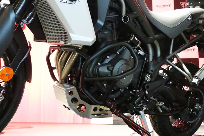 800cc̐3CGẂA95PS/9,500rpm̍ōo͂79Nm/8,050/rpm̍őgN𔭊