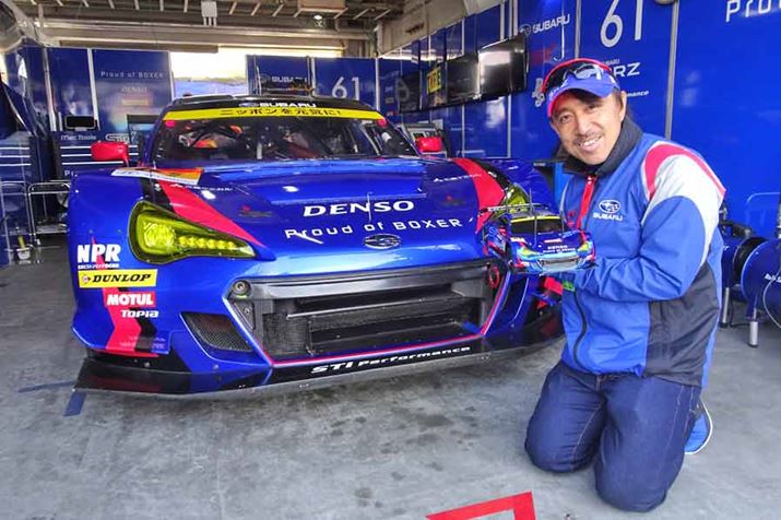 zm̃}VƕׂĂ݂ƁA܂ɐeq̂悤ȕ͋CIi΁j