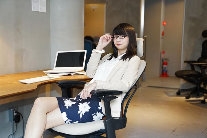 ҏWx̗lqBɍʂ̃NbV̏_炩Cɓ肾Ƃ