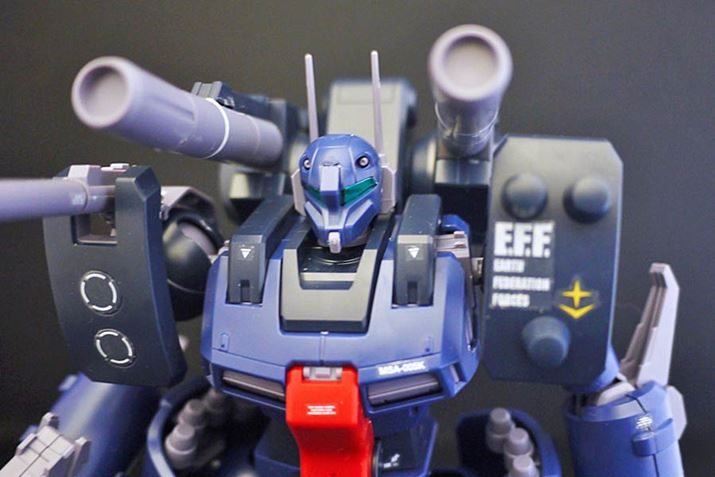 I2̃LmCƉEɃr[K𑕔