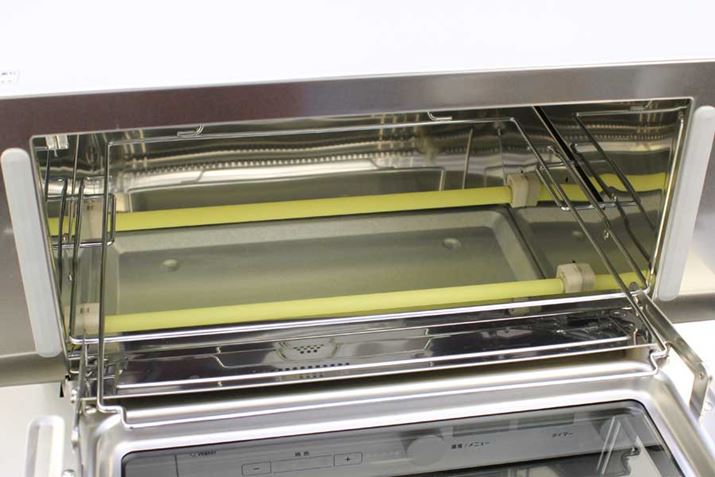 �ɓ��̏㕔�Ɂu���M�J�[�{���q�[�^�[�v�A������2�{�́u���ԃq�[�^�[�v�𑕔�