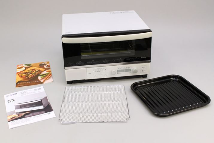 KAX-X130�ɂ́A�{�̂̂ق��A�Ă��ԁA�O���������p�̃g���C�A���V�s�W�Ȃǂ��t�����܂�