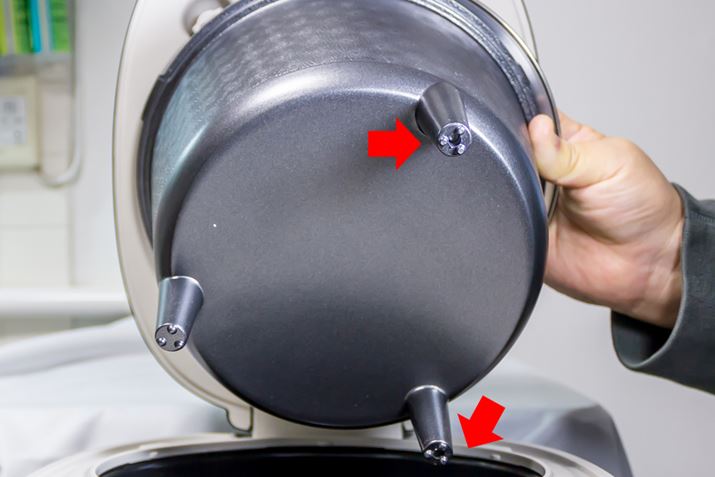 Oɂ3{̋r̂2Ɍ󂢂ĂāA瓜܂񂾂ŏ`ro