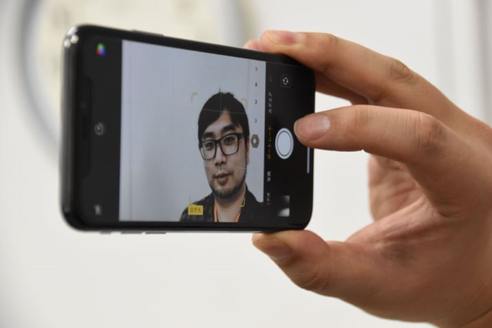 ɎB肷ہAuiPhone Xvʐ^̂悤Ɏl͑͂