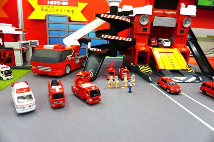 �W����ł͈�ďo������l�q�͌����Ȃ��������A�o��������g�~�J����Ăɔ�яo���炵��