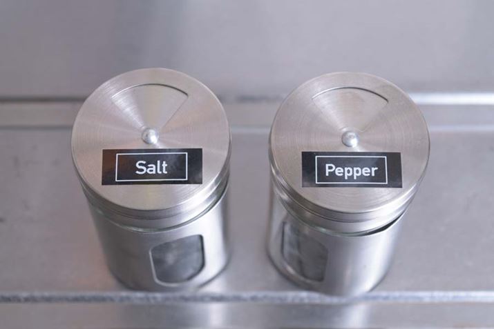 ubN̔wiFɔfB₷łȂAeƂ̑ɂ肽