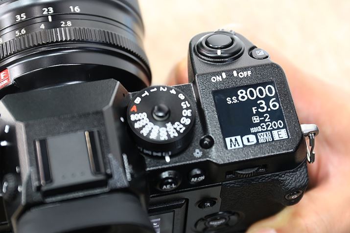 XV[YƂĂ͏߂ă{fBʂɃTutj^[𓋍ڂ