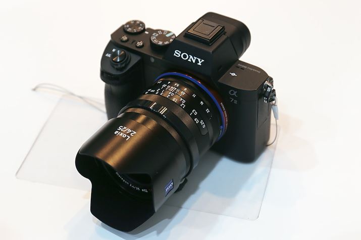 Distagon^CṽY\̗pZEISS Loxia 2.4/25