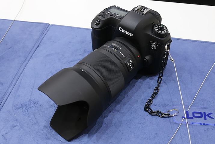 tTCY჌tp̐VV[Yoperȃ1eiAopera 50mm F1.4 FF