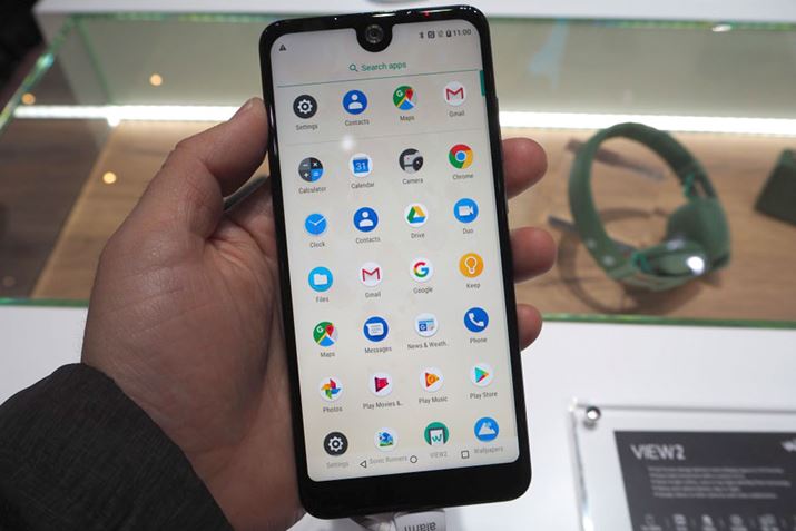 Wiko��VIEW 2�́A�t�����g�J����������؂茇�����ƂŃf�B�X�v���C��L�������߂Ă���̂�������