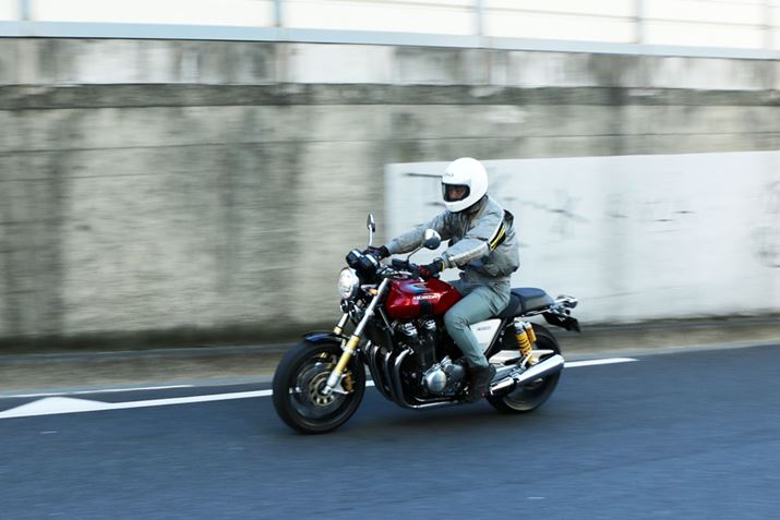 ANZJɓ`ĂGW̌ۓC悭A^Ă邾ł낢