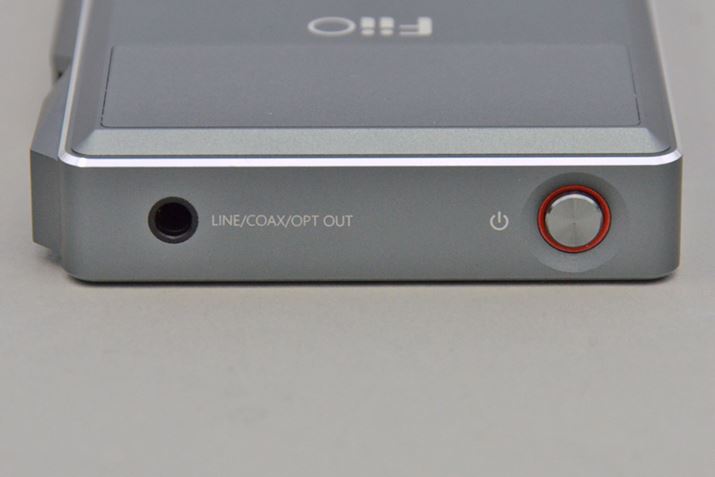 �����f�W�^���o�͖͂{�̏㕔�ɐ݂����Ă���