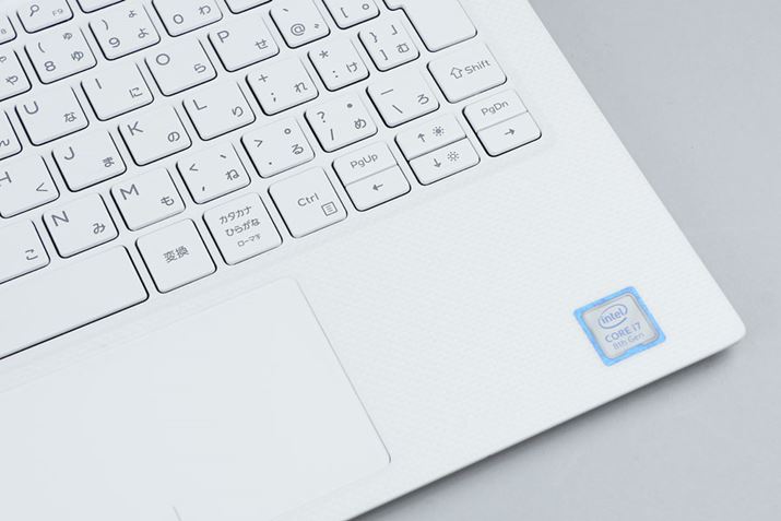 �҂ݍ��݂̃O���X�t�@�C�o�[���g�����p�[�����X�g�B�ԉ��т������͋C���Ȃ��A�G��S�n���悢