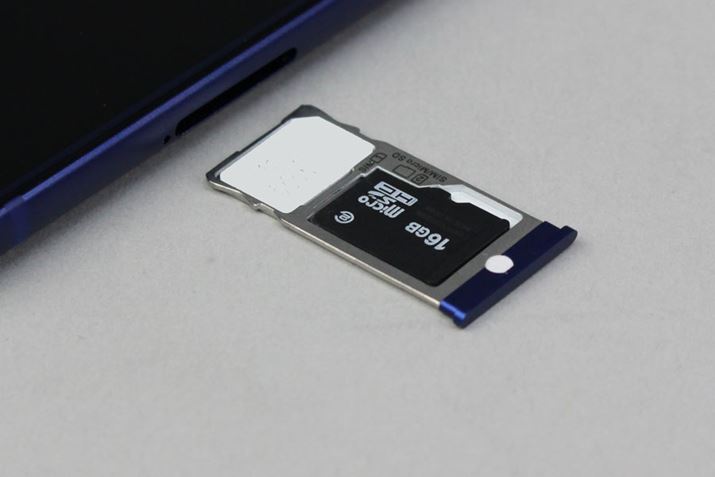 SIMJ[hmicroSDJ[h̃gĆÂ݂ł肵肾