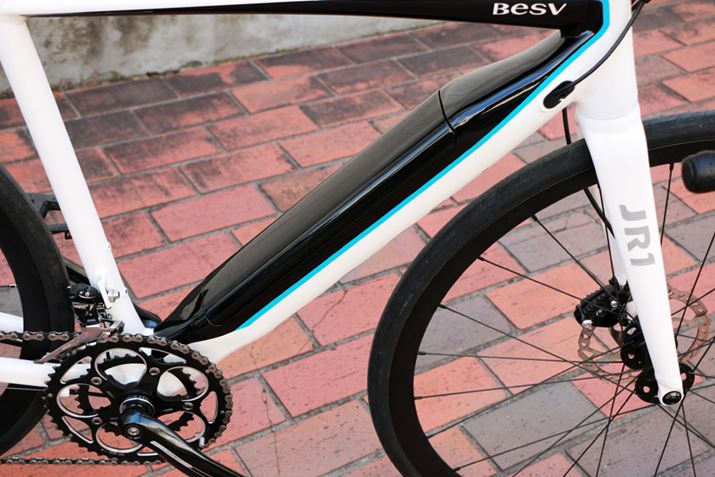 ヤマハの強力なライバルかも!? BESVの新型「e-Bike」でいち早く公道を走ってきた！ - 価格.comマガジン