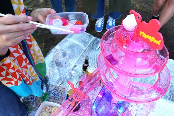 t̐Xg[ō킢X̂قAŝ̗nȂXuACXL[uvăJt