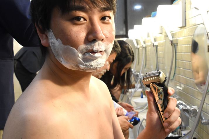 ЂƒʂAhAVF[o[łʂɃVF[rO