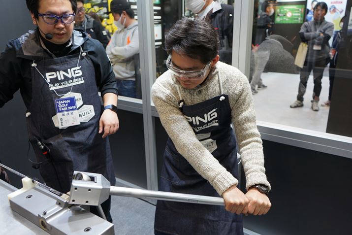 �x���f�B���O�o�[�ƌĂ΂��_�ŋ���ŋȂ����肵�Ē������܂�