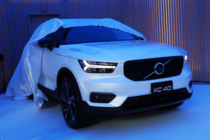 ERu{{X^WIRvɂăAx[ꂽA{{uXC40v