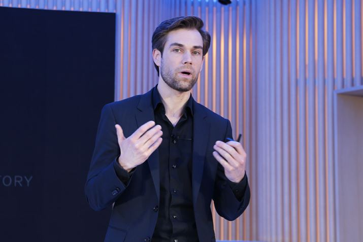 {{uXC40v̓{\̂߂ɗAfUCi[̃}NV~AE~b\[j