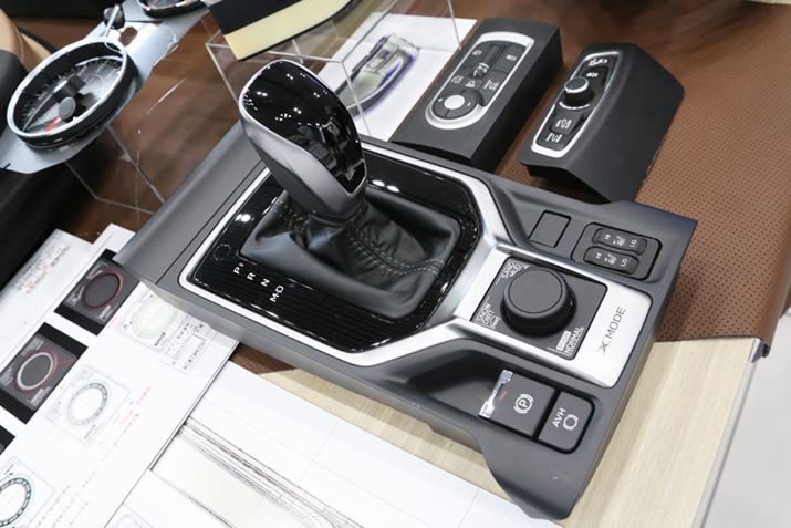 �V�^�t�H���X�^�[�̃V�t�g�m�u���W������Ă���